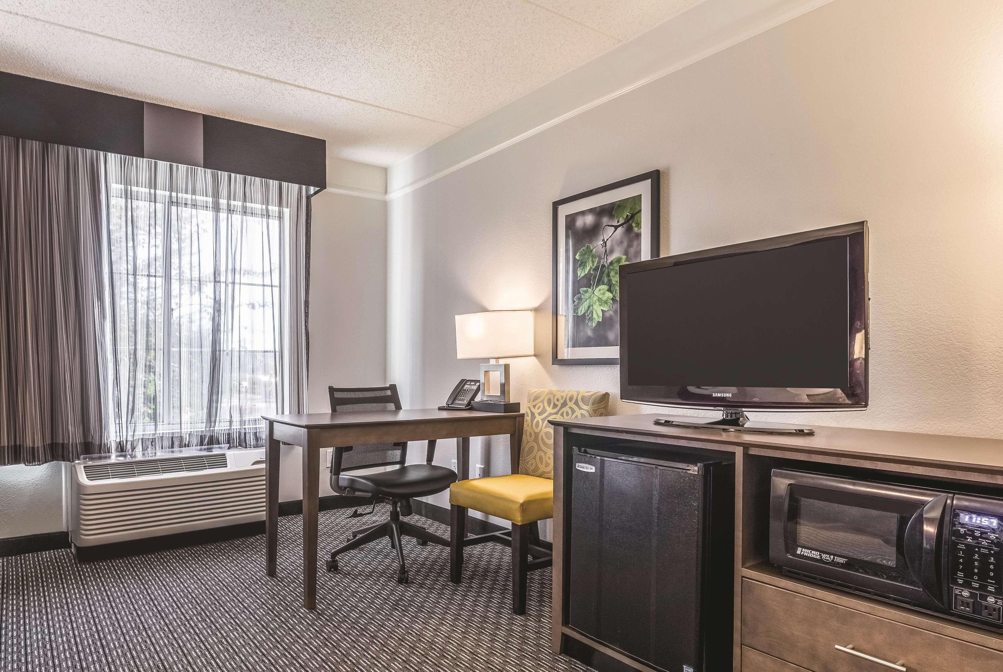 La Quinta By Wyndham Alexandria Airport Ξενοδοχείο Εξωτερικό φωτογραφία